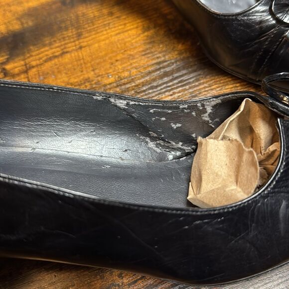 Stuart Weitzman Pointed Toe Low Heel Pumps Black Leather with Bow Accent size 8 - Picture 10 of 10